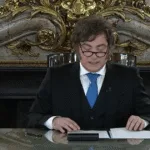 Javier Milei anuncia sanções sobre petróleo nas Malvinas