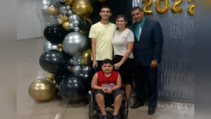 “sao-muitos-os-sonhos”:-familia-de-goias-busca-r$-17-mi-para-tratar-menino-de-8-anos-com-doenca-rara