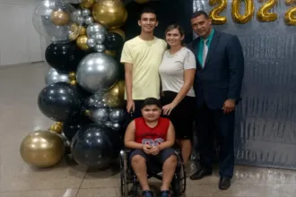 “sao-muitos-os-sonhos”:-familia-de-goias-busca-r$-17-mi-para-tratar-menino-de-8-anos-com-doenca-rara