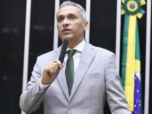 gayer-pede-prisao-preventiva-e-afastamento-de-alexandre-de-moraes