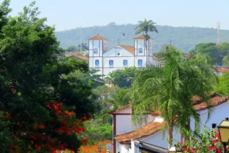homem-e-suspeito-de-invadir-casa-a-noite-e-observar-casal-durante-momento-intimo-em-pirenopolis;-video