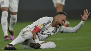 neymar-sofre-lesao-na-coxa-direita-e-esta-fora-por-pelo-menos-dois-meses