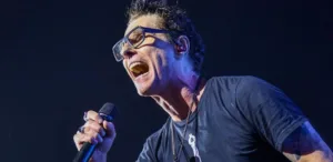 ‘essa-vai-para-vorcaro-e-o-supremo’:-capital-inicial-atica-rock-in-rio-em-‘que-pais-e-este’-–-uol