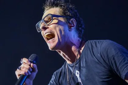 ‘essa-vai-para-vorcaro-e-o-supremo’:-capital-inicial-atica-rock-in-rio-em-‘que-pais-e-este’-–-uol