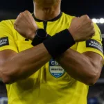 arbitro-aciona-protocolo-antirracismo-em-jogo-do-atletico