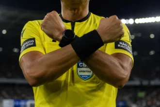 arbitro-aciona-protocolo-antirracismo-em-jogo-do-atletico