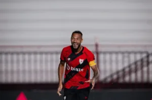 gustavo-coutinho-abre-o-placar-para-o-atletico-contra-o-juventude