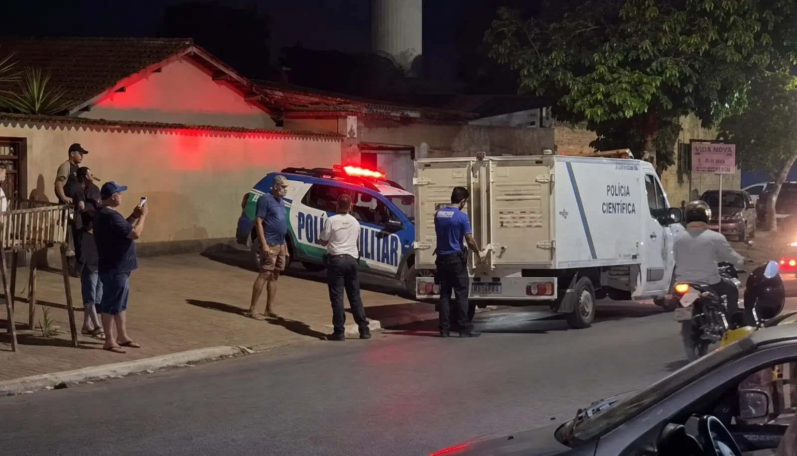 Homem morre após sofrer mal súbito e cair em calçada no Parque Industrial João Braz, em Goiânia