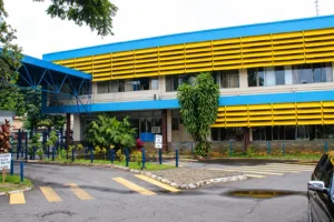 era-para-ser-um-shopping:-terreno-que-abrigava-joia-da-arquitetura-modernista-segue-abandonado-em-goiania