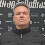 “jogador-nao-vai-inventar-esse-tipo-de-coisa”,-diz-adson-sobre-denuncia-de-racismo-contra-paulo-vitor