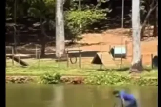 homem-e-detido-apos-tomar-banho-em-lago-onde-pratica-e-proibida-em-goiania