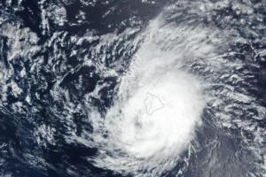 havai-entra-em-estado-de-emergencia-com-aproximacao-do-furacao-lowell-–-g1