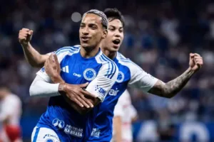 matheus-pereira-e-kaio-jorge-discutem-por-penalti-em-vitoria-do-cruzeiro;-veja-video