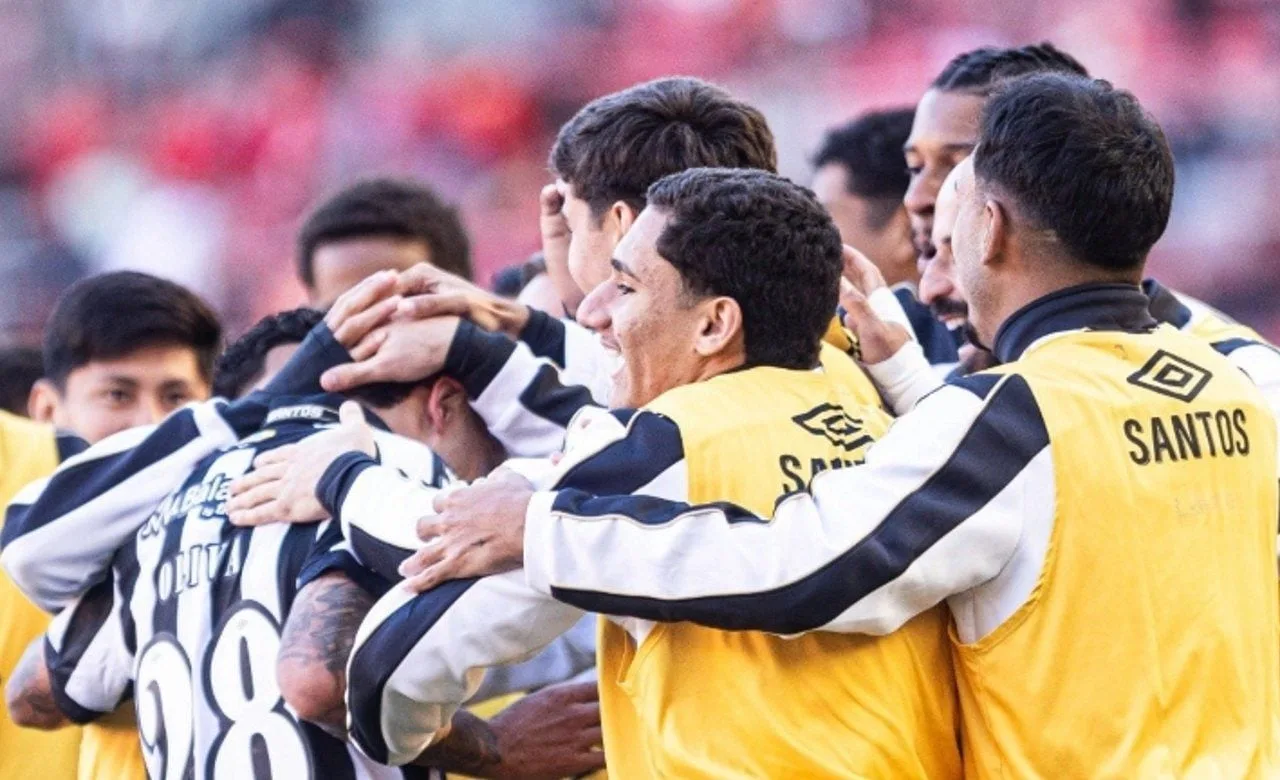Santos vence fora de casa, supera susto e engata sequência de reação no Brasileirão