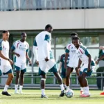 vini-jr.-da-caneta-espetacular-em-alexander-arnold-no-treino-do-real-madrid-e-video-viraliza