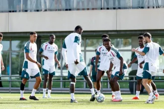 vini-jr.-da-caneta-espetacular-em-alexander-arnold-no-treino-do-real-madrid-e-video-viraliza