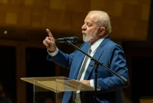 flavio-bolsonaro-e-lula-empatam-no-segundo-turno-diz-quaest