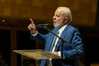 flavio-bolsonaro-e-lula-empatam-no-segundo-turno-diz-quaest