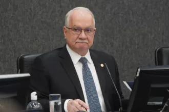 ex-ministros-do-stf-querem-que-fachin-assuma-redeas-da-crise-na-corte