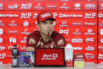 volante-marquinhos-gabriel-projeta-imposicao-do-vila-contra-o-goias-no-classico:-“mostrar-a-nossa-forca”