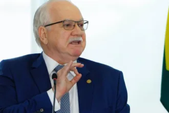 fachin-da-3-dias-para-mendonca-esclarecer-afastamento-de-chefe-da-pf-–-poder360