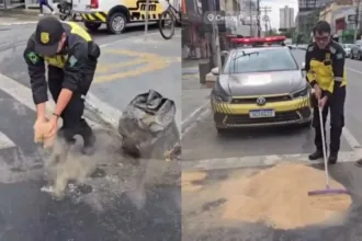 agentes-de-transito-usam-serragem-para-cobrir-oleo-derramado-na-rua-4,-em-goiania;-video