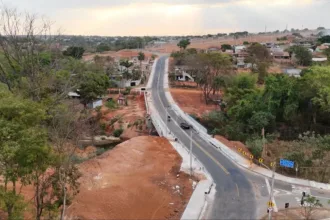 prefeitura-entrega-nova-ponte-que-reduz-trajeto-entre-colinas-de-homero-e-veiga-jardim,-em-aparecida
