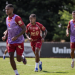 escalacao-do-vila:-guto-ferreira-tem-retornos,-mas-perde-zagueiro-para-o-classico
