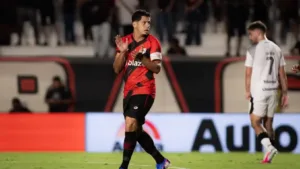 inicio-avassalador-e-susto-no-fim:-atletico-faz-dois-rapidos,-cede-gol,-mas-vence-o-ceara-no-1°-tempo