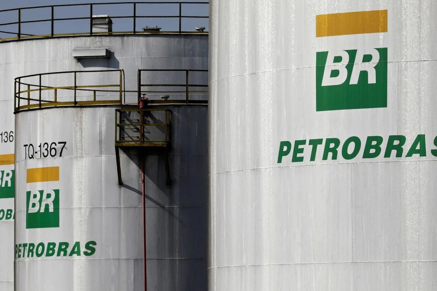Petrobras eleva preço da gasolina para distribuidoras, mas preço final não deve mudar; entenda – G1