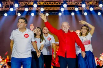 lula-critica-bandeiras-dos-eua-em-atos-politicos:-“traidores-da-patria”