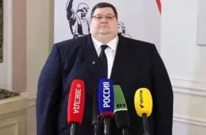 autoridade-russa-vira-meme:-‘putin-nao-vai-conseguir-joga-lo-pela-janela’