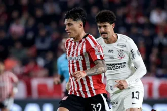 corinthians-busca-empate-contra-estudiantes-e-ira-decidir-vaga-na-libertadores-em-casa