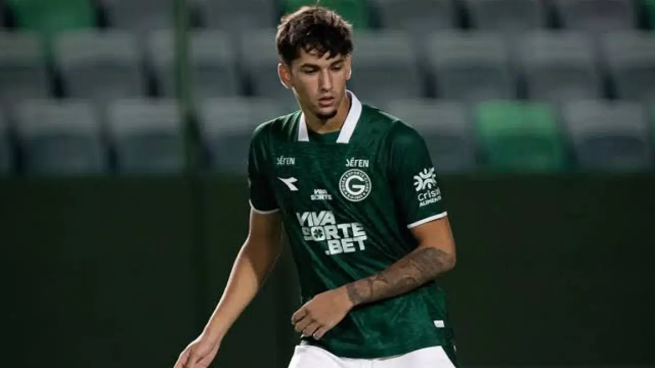 Lucas Rodrigues critica arbitragem de Daronco após derrota do Goiás no clássico: “uma bagunça”