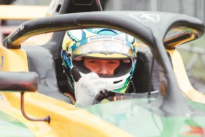 goiano-alexandre-louza-disputa-etapa-da-f4-cez-championship-em-brno