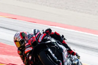 bezzecchi-supera-marquez-no-fim-e-lidera-sexta-feira-da-motogp-em-misano