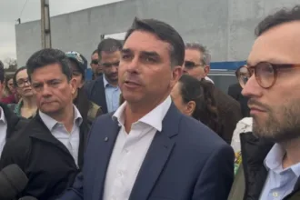 “fala,-irmaozao”:-veja-trocas-de-mensagens-entre-flavio-bolsonaro-e-vorcaro