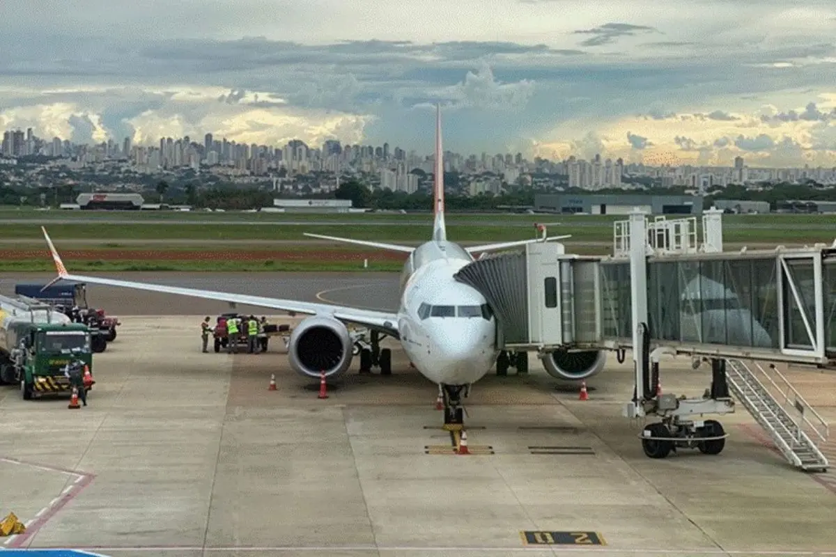 Avião com 190 pessoas retorna e faz pouso de emergência no Aeroporto de Goiânia