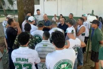 torcida-organizada-faz-cobranca-a-diretoria-do-goias-na-serrinha