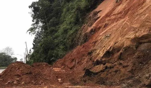 bombeiros-resgatam-corpo-soterrado-apos-queda-de-predio-na-zona-leste-de-sp