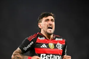 arrascaeta-detalha-atrito-com-samuel-lino-em-vitoria-do-flamengo