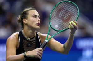 sabalenka-quebra-raquete-e-ofende-cinegrafista-no-us-open