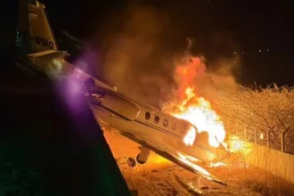 jato-de-rey-vaqueiro-se-incendeia-apos-sair-de-pista-no-rn