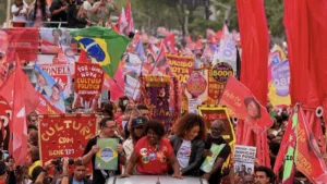veja-imagens-de-atos-do-pt-em-ao-menos-6-estados-neste-domingo-–-poder360