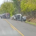carro-e-caminhonete-ficam-destruidos-apos-colisao-frontal-na-go-020,-perto-de-cristianopolis