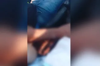 menina-de-13-anos-filma-pai-tocando-suas-partes-intimas-a-caminho-da-escola-em-corumba;-video