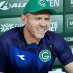 tecnico-do-goias-reage-ao-ser-chamado-de-“rei-do-acesso”