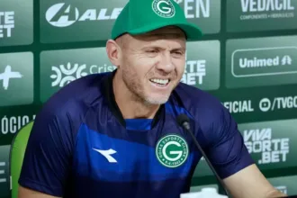 tecnico-do-goias-reage-ao-ser-chamado-de-“rei-do-acesso”