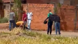 suspeito-de-furto-e-linchado-e-agressores-sao-presos-em-goiania