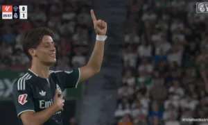 elche-0-x-1-real-madrid:-arda-guler-faz-golaco-de-falta-mas-arbitragem-sinaliza-gol-contra-do-goleiro